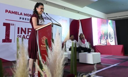 La presidente del DIF Tuxpan, Pamela Morales Huesca rindió su Primer Informe de Actividades