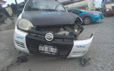 Monstruo choca a un Chevyto