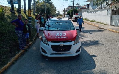 Karen choca su MORTALIKA contra un Taxi
