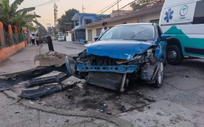 Destroza su Focus azul en La Rivera
