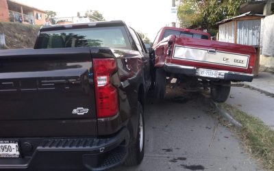 Choca su PODEROSA camioneta
