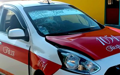 Taxista CHOCA a Motociclista en Santiago