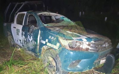 CUATRO POLICÍAS ESTATALES HERIDOS EN VOLCADURA