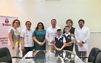 Continúa la escrituración de escuelas en Tuxpan