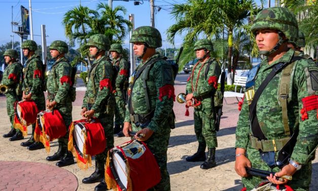 En el acto cívico se conmemoró el Día del Ejército