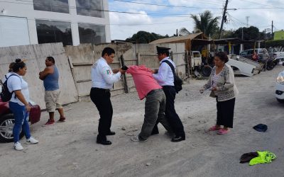 Se le atraviesa un Zombie