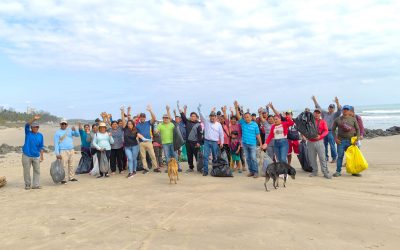 Comerciantes de San Antonio realizan su 1er Limpieza de playa