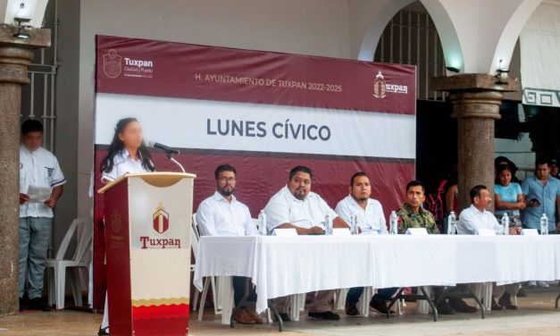 En el Lunes Cívico se conmemoró el 141 Aniversario del Natalicio de José Vasconcelos