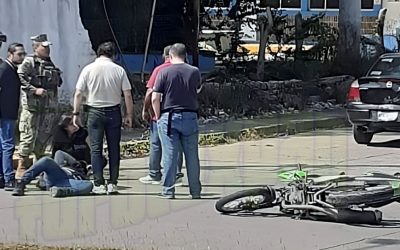 Motociclista se impacta en un CORSA