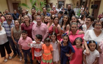 El alcalde José Manuel Pozos Castro presentó a las candidatas y candidatos a la Corte Real y la cartelera artística del Carnaval Tuxpan 2023