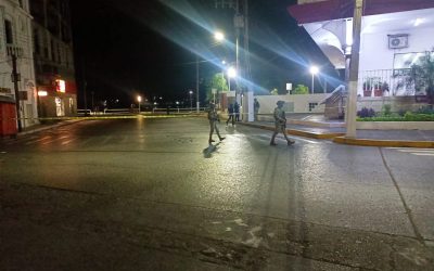 Acomodan a un muerto en la entrada del estacionamiento de la presidencia municipal