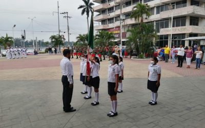 Conmemoran el Día Internacional de la Mujer en el Lunes Cívico