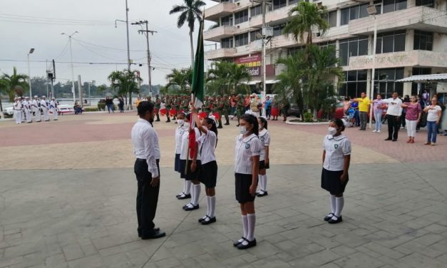 Conmemoran el Día Internacional de la Mujer en el Lunes Cívico