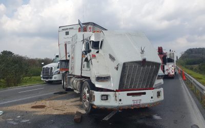 ¡Volcó en la AUTOPISTA TUXPAN-TAMPICO!