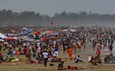Impresionantes lucieron las playas de Tuxpan este jueves, con el arribo de miles de turistas