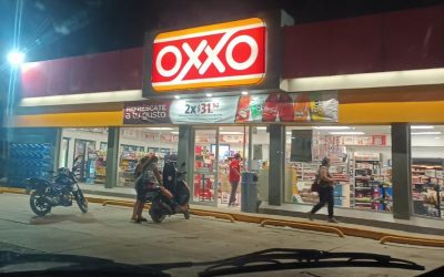 Ladrón SOLITARIO asalta OXXO de la OBRERA