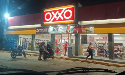 Ladrón SOLITARIO asalta OXXO de la OBRERA