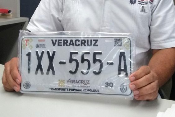 Ciudadanos afectados por presunto defraudador en trámites de vehículos en Veracruz