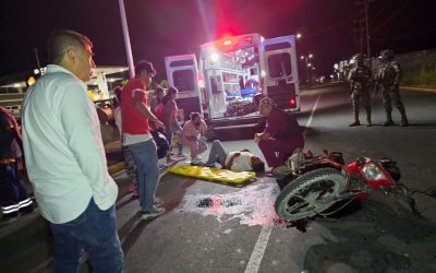 Choca contra camioneta en Cuauhtémoc