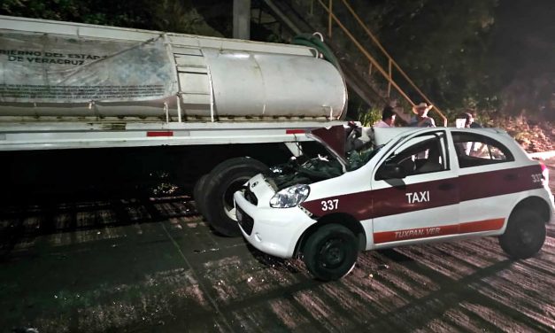 Vecinos exigen medidas de seguridad tras accidente de taxista contra pipa en Libramiento