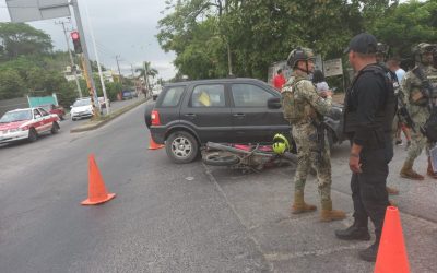 Motociclista irresponsable provoca colisión con automóvil en Tuxpan
