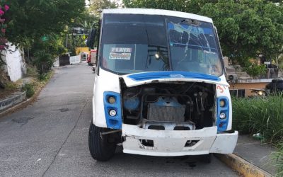 Choque en Tuxpan: Transit blanco y Eurocar involucrados en colisión sin heridos