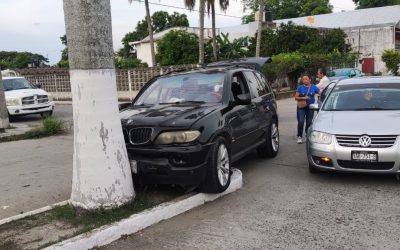Encontronazo entre entre Jeep y BMW deja un herido