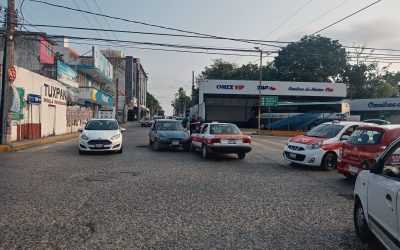 Sin heridos tras impacto en Tuxpan: Conductor irresponsable provoca accidente en la Avenida Cuauhtémoc