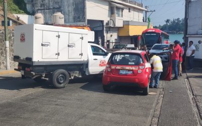 Choca de reversa en la Vicente Guerrero