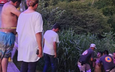 Ebrio se arroja al estero Tenechaco y desata su furia