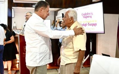 El Cronista de la Ciudad Salvador Hernández disertó la conferencia “142 Aniversario de la Ciudad de Tuxpan”
