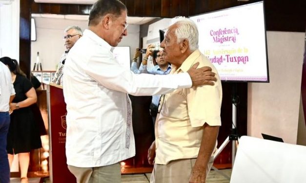El Cronista de la Ciudad Salvador Hernández disertó la conferencia “142 Aniversario de la Ciudad de Tuxpan”