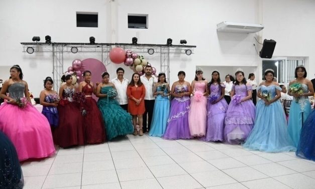 DIF y ayuntamiento de Tuxpan hacen realidad el sueño de 16 quinceañeras