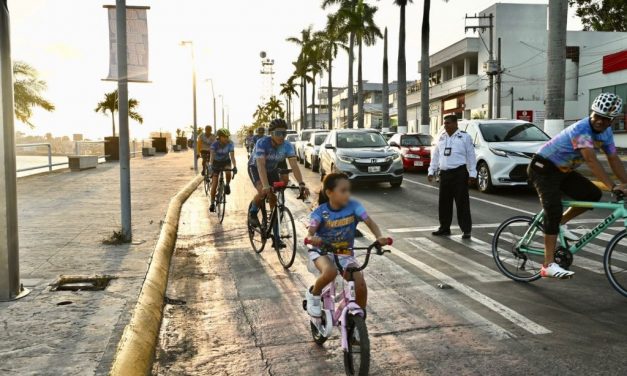 Familias tuxpeñas participaron activamente en la “Primera Rodada Ciclista por la Salud”