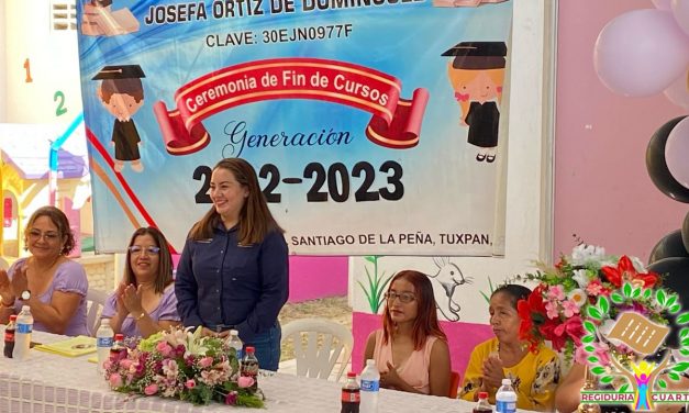 Celebrando los logros de los niños del jardín de niños «Josefa Ortíz de Dominguez»