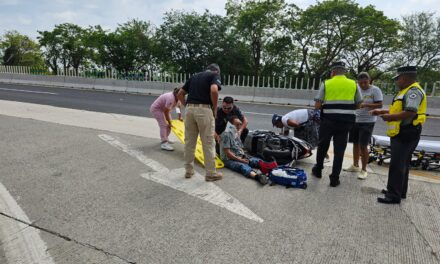 Motociclista es derribado por un automóvil en la autopista México-Tuxpan y resulta herido