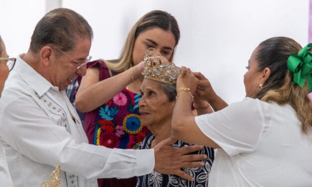 Emotivo festejo a las abuelitas y abuelitos de Tuxpan