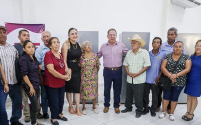 Ayuntamiento y DIF Tuxpan entregaron tinacos, cocinas ecológicas, refrigeradores y paquetes de láminas, a 140 familias de colonias y comunidades