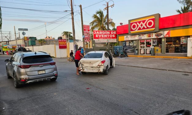Le dan por DETROIT ROCK CITY al salir del OXXO de la Mata