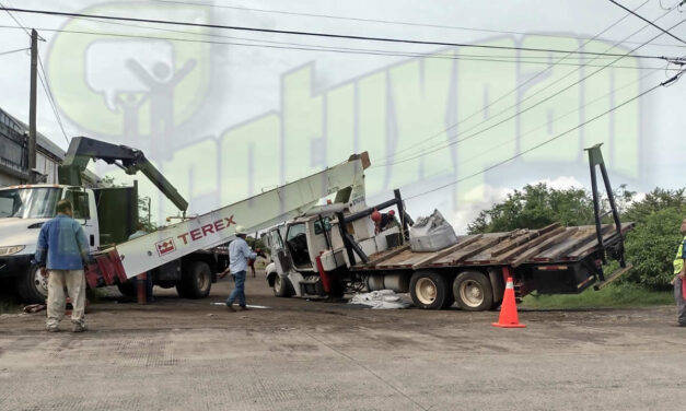 Grúa Telescópica a Punto de Causar Tragedia en Tuxpan