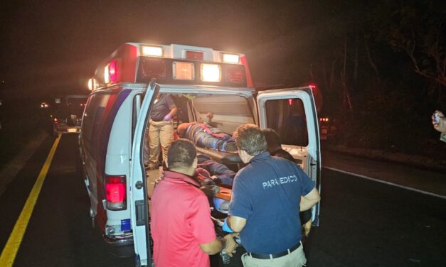 Violento Choque en la Autopista México-Tuxpan Deja a Comerciantes de Flores Hospitalizados