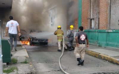 El Aullido del Fuego en la Hernández: Crónica de un Taxi Consumido