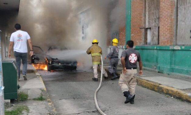 El Aullido del Fuego en la Hernández: Crónica de un Taxi Consumido
