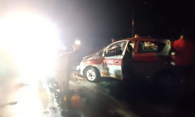 Taxi 1044 Vuelca y termina en un barranco