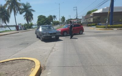 Sin heridos, pero ASUSTADOS: Chocan en el Bulevar Independencia