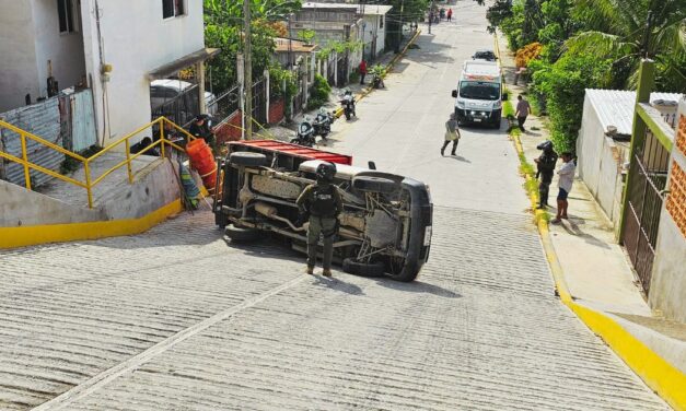 Noticia de la Camioneta Volcada en la Murillo Vidal