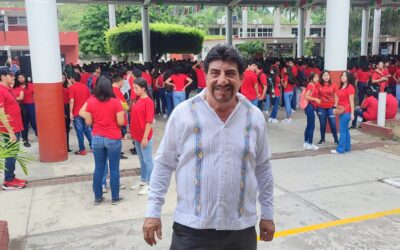 El Regidor Séptimo, Luis Demetrio López Marín, Celebra el Grito de Independencia en la Escuela Secundaria Técnica No. 76