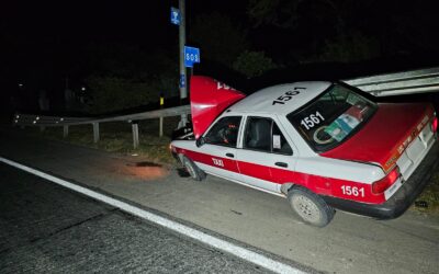 Taxista se estrella contra la barra de contención y abandona el vehículo en la autopista México-Tuxpan