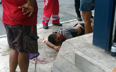 Ebrio Sufre Herida en la Cabeza Tras Salir de Modelorama