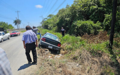 Anciano sale del camino frente a CELASA